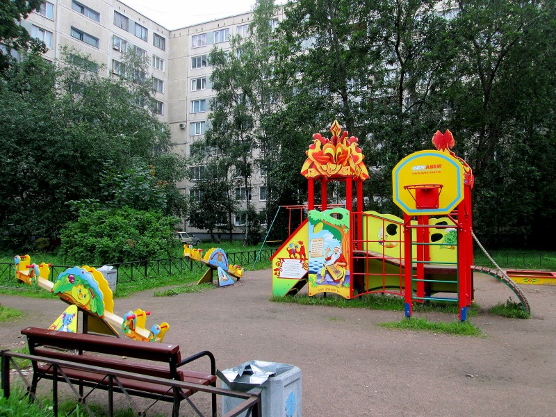Детская площадка на Димитрова