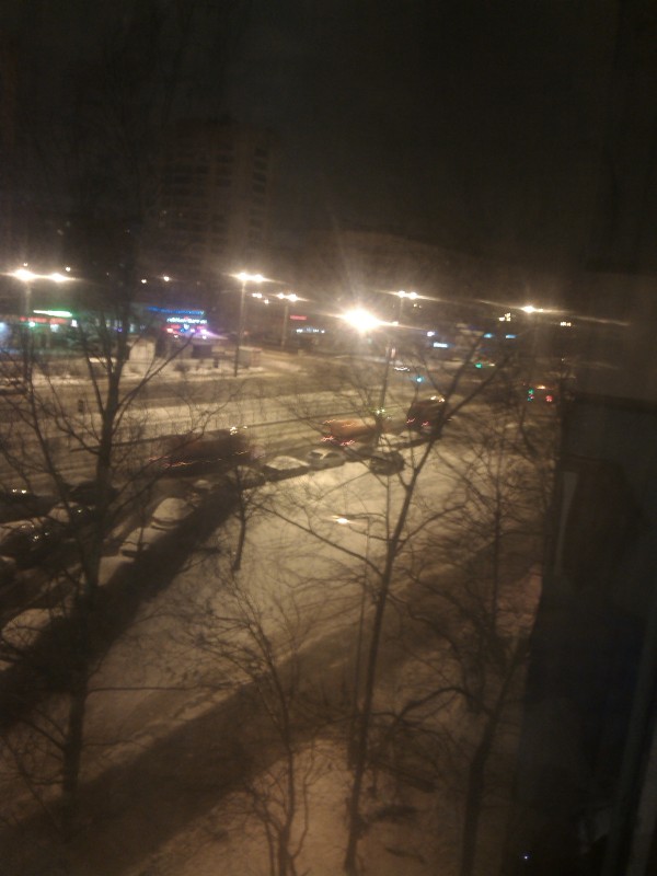 Ночная зимняя приборка улицы
